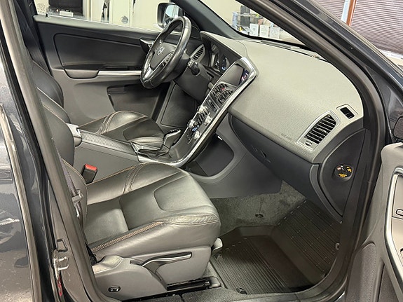 Volvo XC60 25 of 29