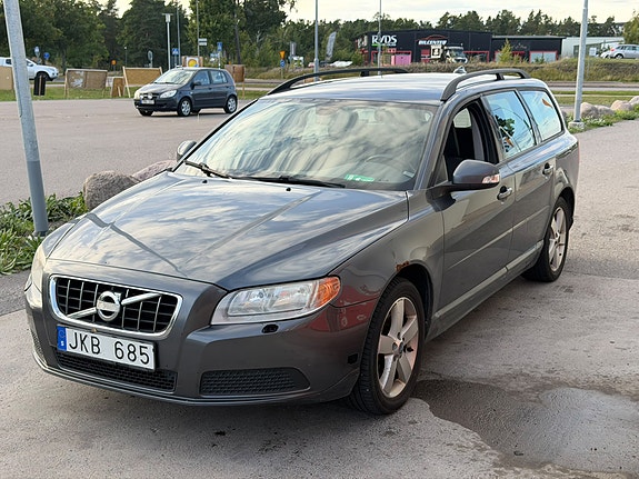 Volvo V70 2 of 5