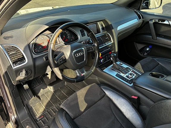 Audi Q7 9 of 12