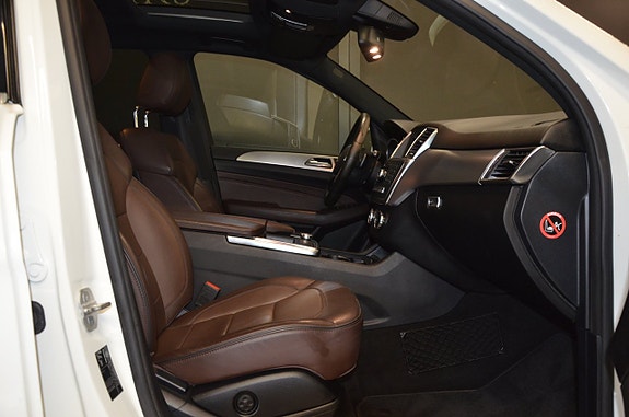 Mercedes-Benz ML350 17 of 23