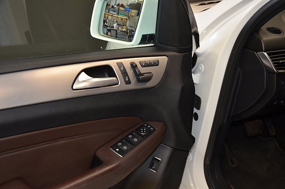 Mercedes-Benz ML350 18 of 23