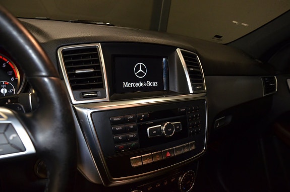 Mercedes-Benz ML350 14 of 23