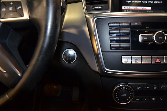 Mercedes-Benz ML350 15 of 23