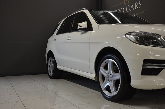 Mercedes-Benz ML350 4 of 23