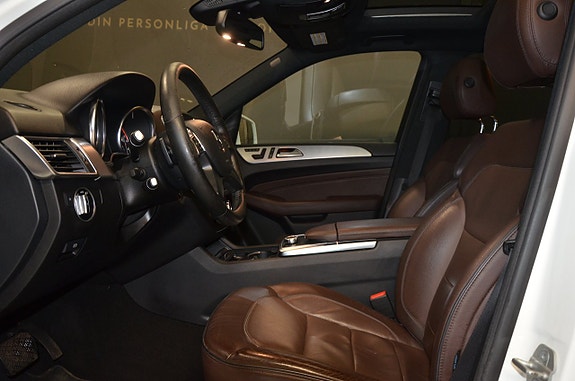 Mercedes-Benz ML350 16 of 23