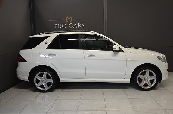 Mercedes-Benz ML350 2 of 23