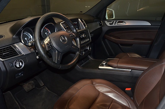 Mercedes-Benz ML350 12 of 23
