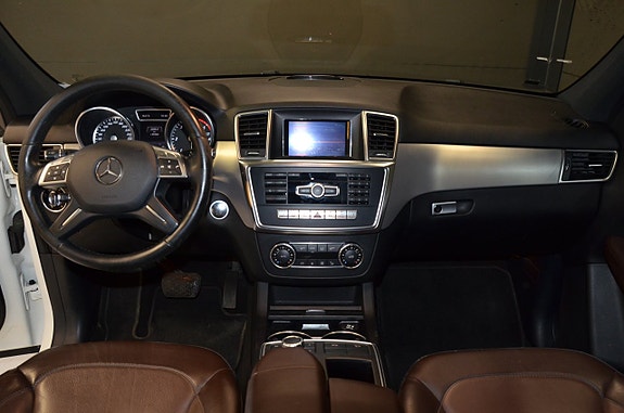 Mercedes-Benz ML350 13 of 23