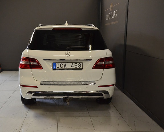 Mercedes-Benz ML350 8 of 23
