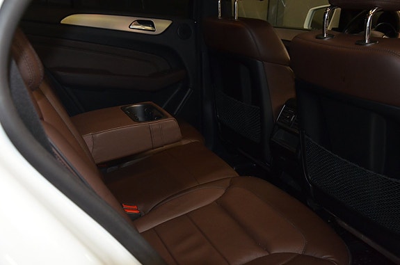Mercedes-Benz ML350 20 of 23