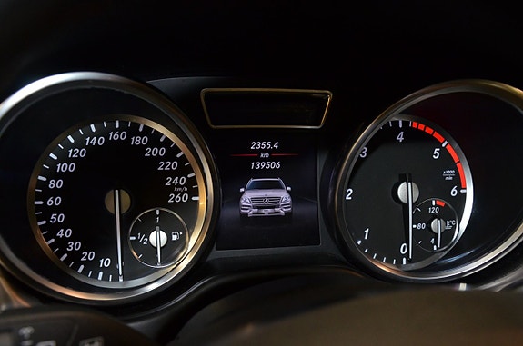 Mercedes-Benz ML350 22 of 23