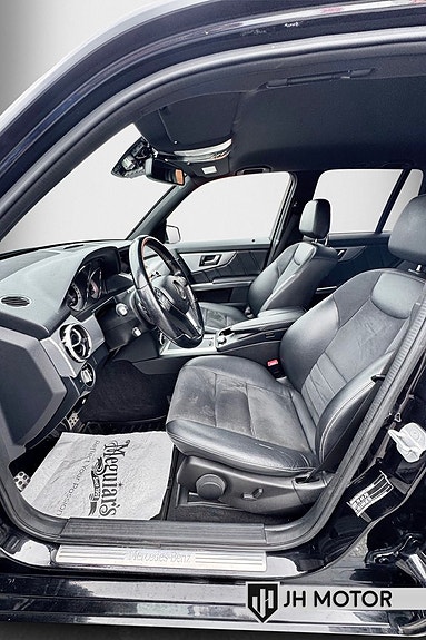 Mercedes-Benz GLK220 12 of 19