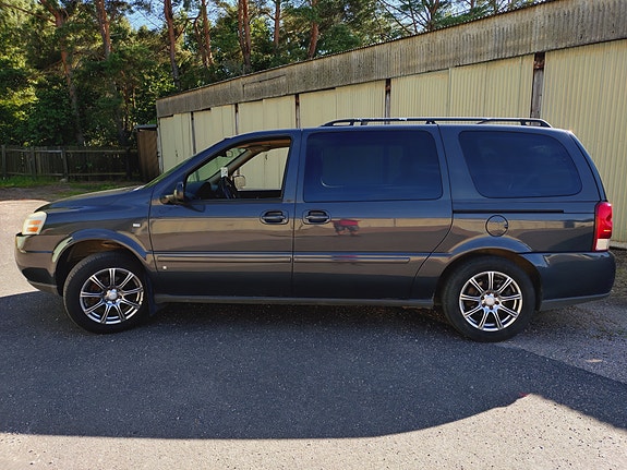 Chevrolet Uplander 2 of 7