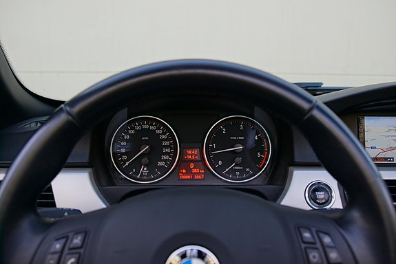 BMW 330d 19 of 25