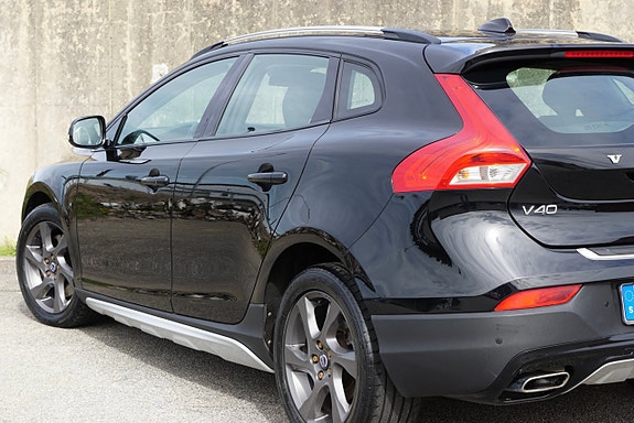 Volvo V40 Cross Country 5 of 21