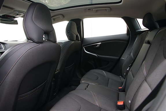 Volvo V40 Cross Country 12 of 21