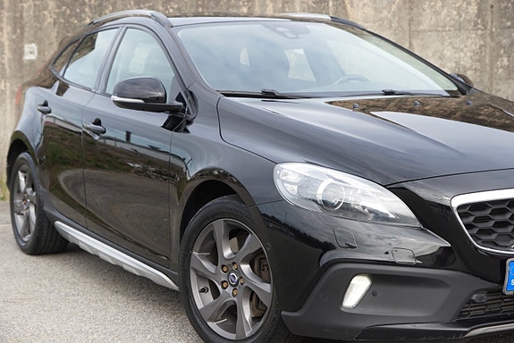 Volvo V40 Cross Country 2 of 21