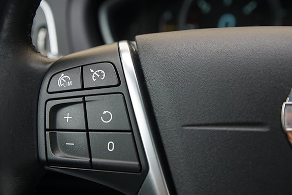 Volvo V40 Cross Country 17 of 21