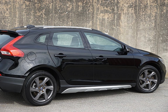 Volvo V40 Cross Country 10 of 21