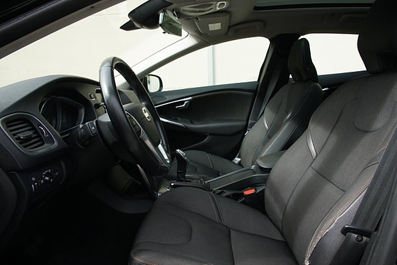Volvo V40 Cross Country 14 of 21