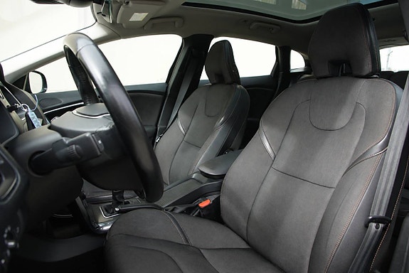 Volvo V40 Cross Country 13 of 21