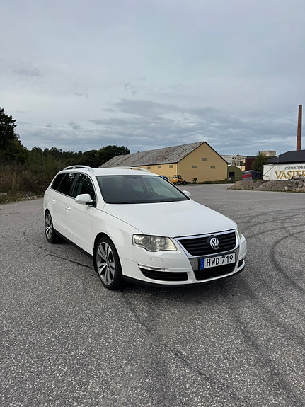 Volkswagen Passat 2 of 6