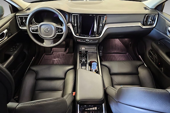 Volvo V60 Cross Country 7 of 14