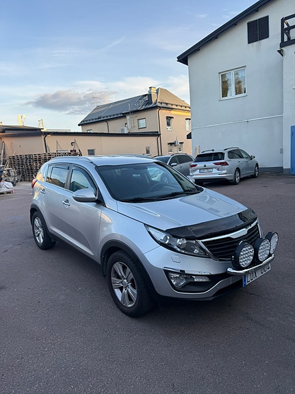 Kia Sportage 2 of 8