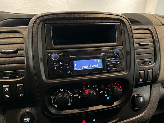 Nissan NV300 15 of 18