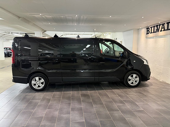 Nissan NV300 8 of 18