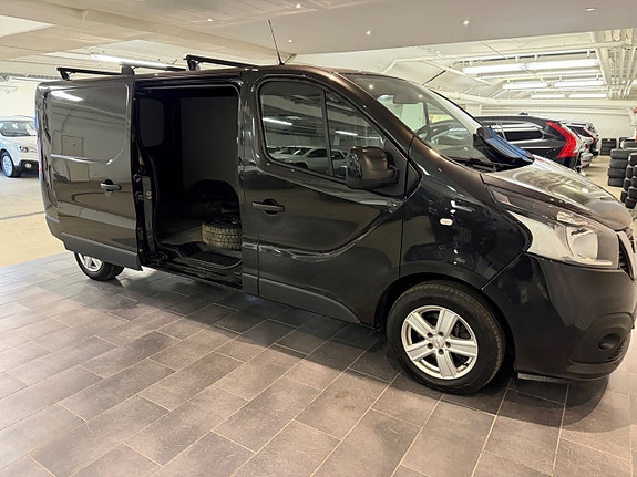 Nissan NV300 4 of 18