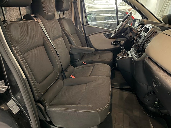 Nissan NV300 12 of 18