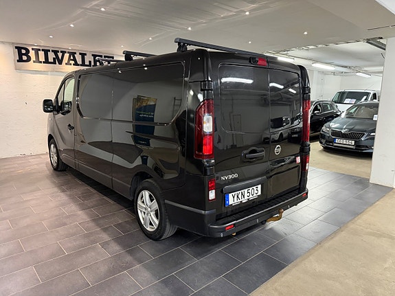 Nissan NV300 5 of 18