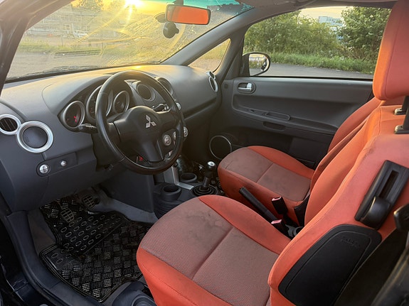 Mitsubishi Colt 8 of 9