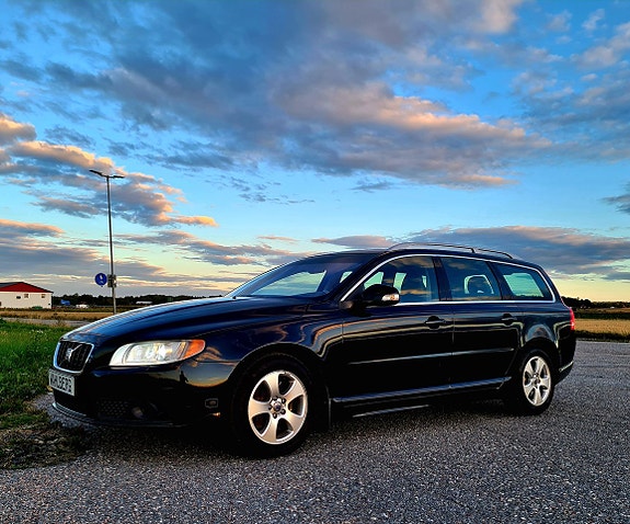 Volvo V70 3 of 23