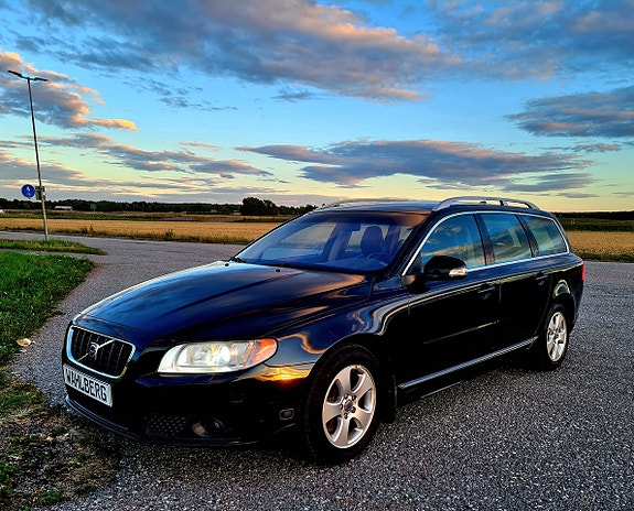 Volvo V70 2 of 23