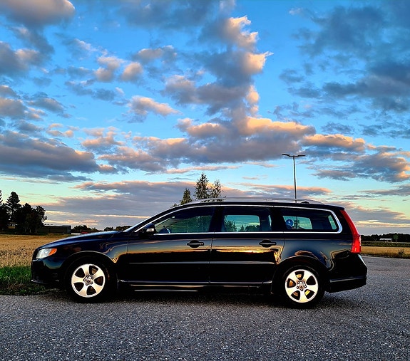 Volvo V70 10 of 23
