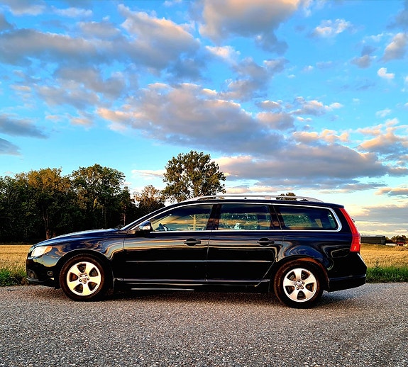 Volvo V70 4 of 23