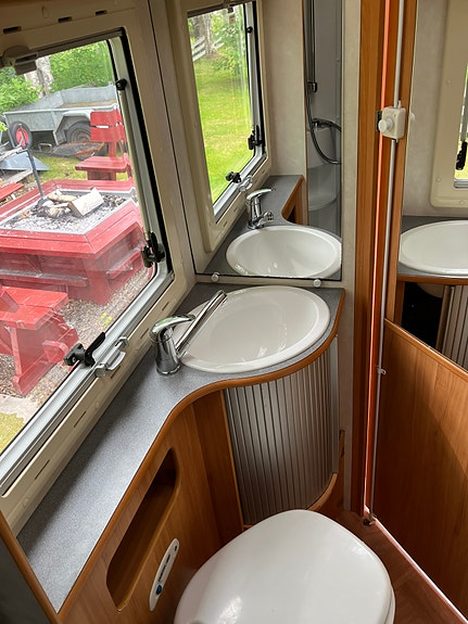Adria 650SP.                          Fin, fukttestad UA, ny kamrem och ny besiktad 8 of 15