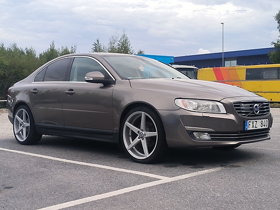 Volvo S80 2 of 8