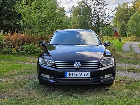 Volkswagen Passat 2 of 7