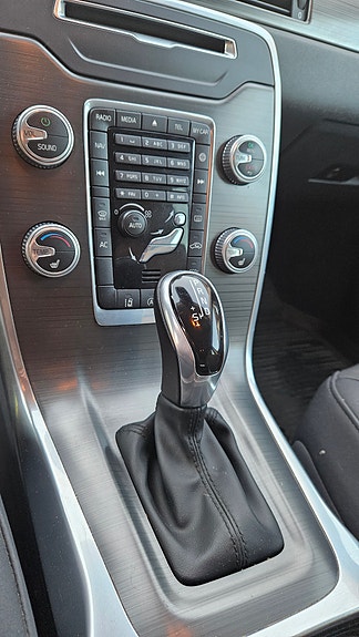 Volvo XC70 7 of 9