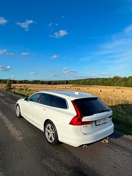 Volvo V90 2 of 11