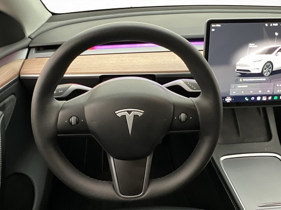 Tesla Model Y 13 of 30