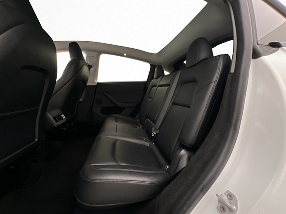 Tesla Model Y 25 of 30