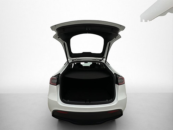 Tesla Model Y 26 of 30