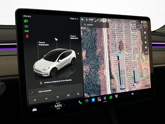Tesla Model Y 16 of 30