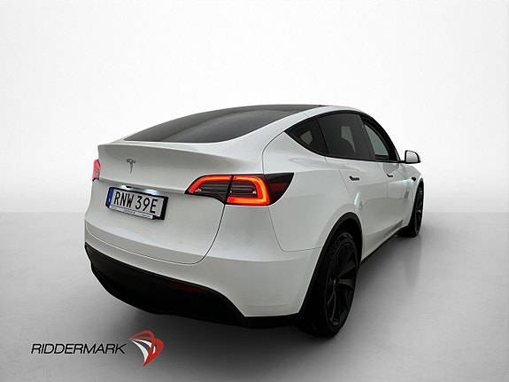 Tesla Model Y 9 of 30