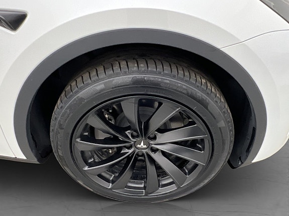 Tesla Model Y 30 of 30