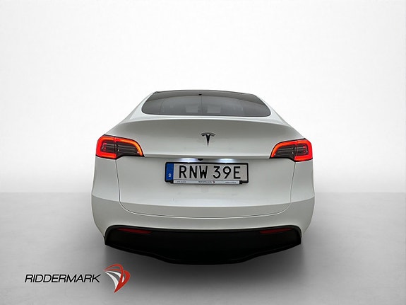 Tesla Model Y 8 of 30
